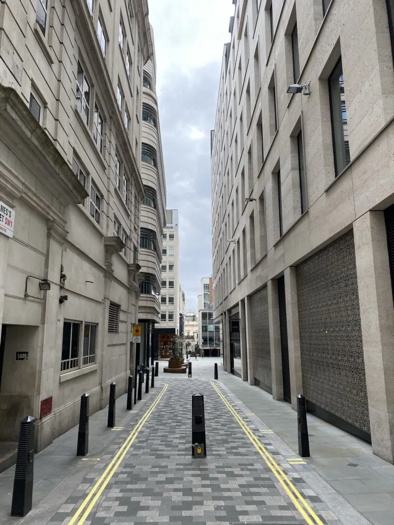 London Lockdown 2020 — documentary and landscape photograph in London, UK, frame 24 of 44.